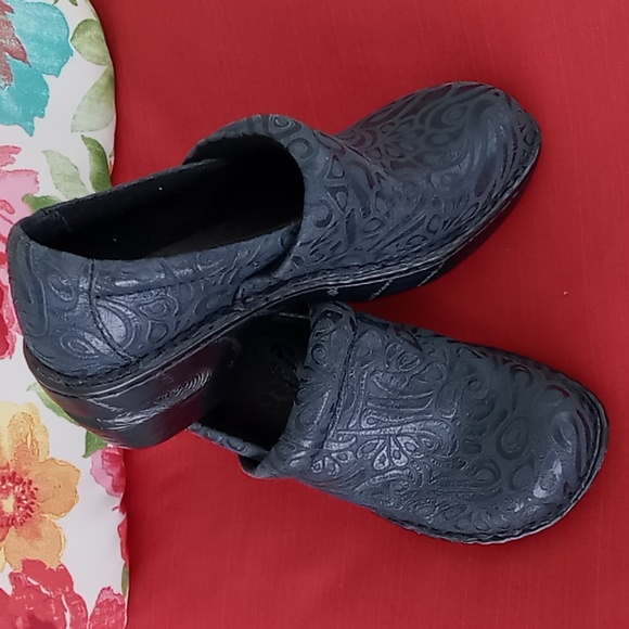 BOC Born Concept  Women's Peggy Charcoal Gray Clog Embossed Detail Size 6/ 36.5 - Picture 9 of 9